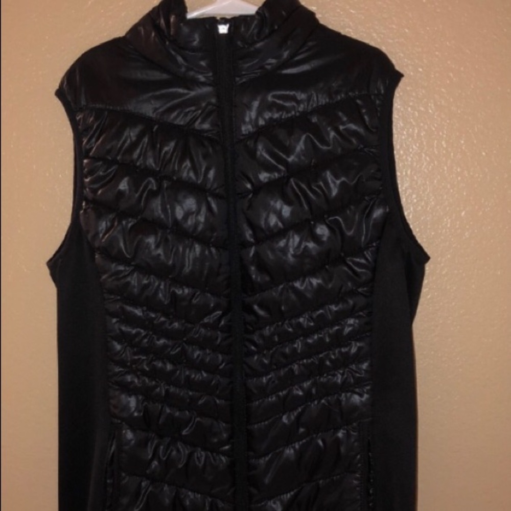 Xersion Puff Vest Size Small.